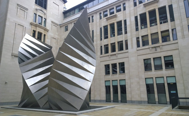 Lima Patung Abstrak Teratas di Kota London